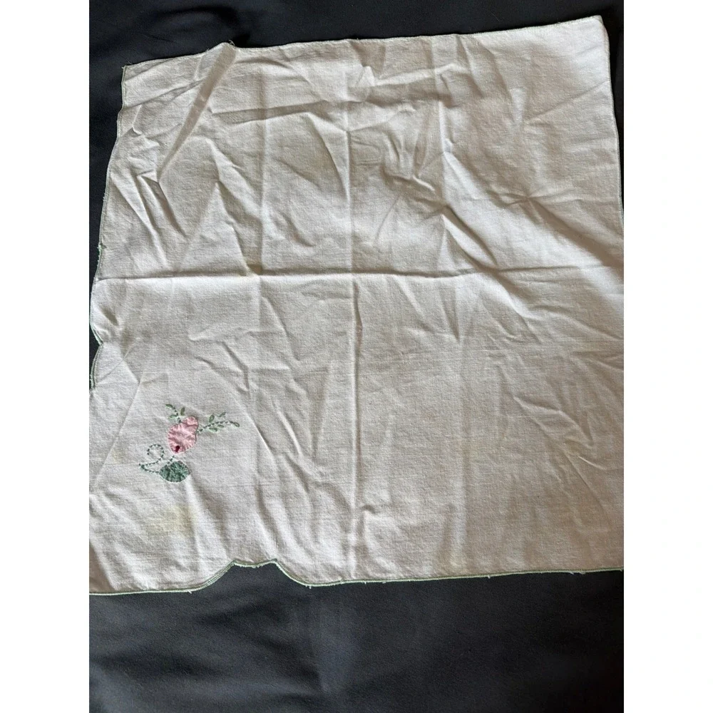 Vintage Hand Embroidered Floral Napkins Set of 7 White Green Scalloped Edge 14in